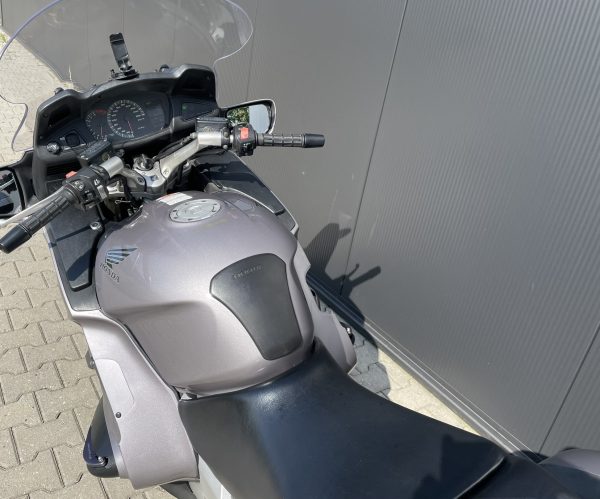 Mooie Honda ST1300 Pan European uit 2002! ABS, Highway steps - Image 11