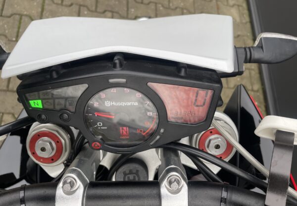 *VERKOCHT* Husqvarna Nuda 900R uit 2013 -Quickshifter - Remus - Image 4