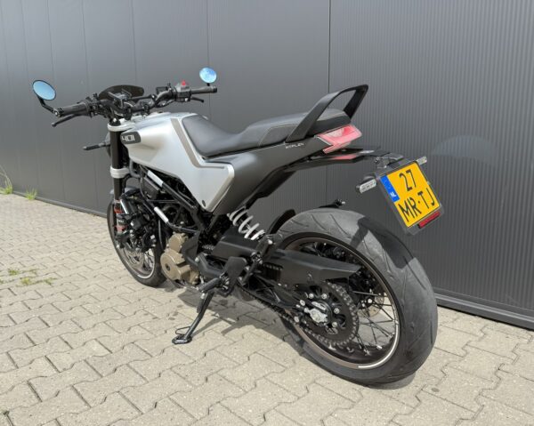Husqvarna Vitpilen 401 2022 ABS A2/35 kw - LeoVince - Nieuw - Image 6