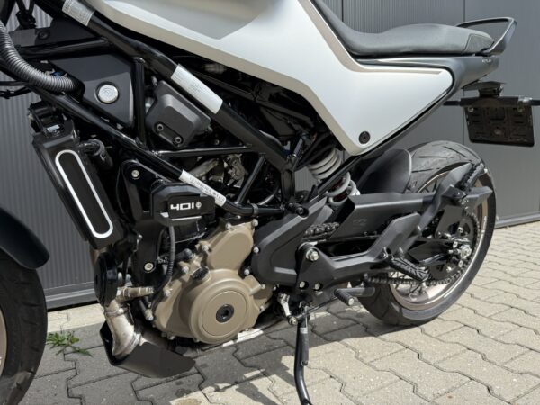 Husqvarna Vitpilen 401 2022 ABS A2/35 kw - LeoVince - Nieuw - Image 5