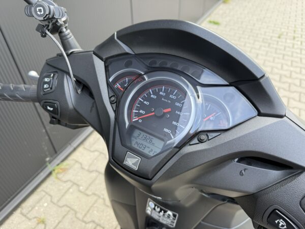 Honda SH 300i Motorscooter - 2020 - ABS - TC- Nieuwstaat - Image 5