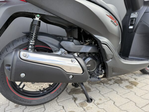 Honda SH 300i Motorscooter - 2020 - ABS - TC- Nieuwstaat - Image 6