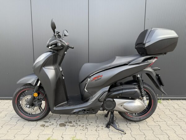 Honda SH 300i Motorscooter - 2020 - ABS - TC- Nieuwstaat - Image 7