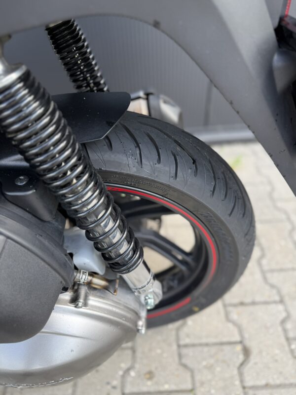 Honda SH 300i Motorscooter - 2020 - ABS - TC- Nieuwstaat - Image 14