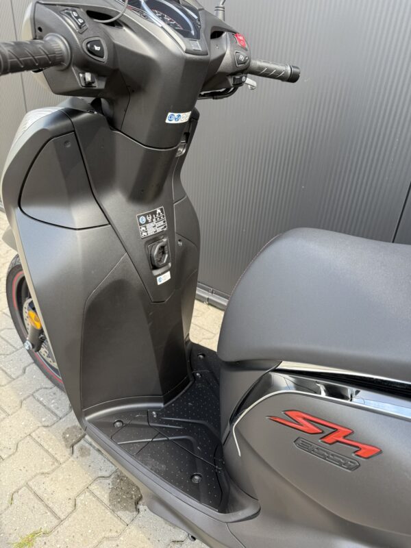 Honda SH 300i Motorscooter - 2020 - ABS - TC- Nieuwstaat - Image 15
